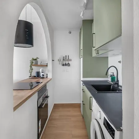 Semesterbostad Peaceful 1br 10min Pool & Workspace *