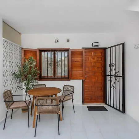 Hébergement de vacances Peaceful 1br 10min Pool & Workspace Torrevieja